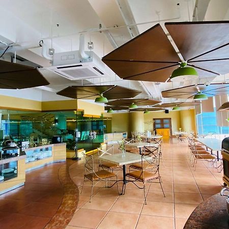 Days Hotel By Wyndham Iloilo Dış mekan fotoğraf