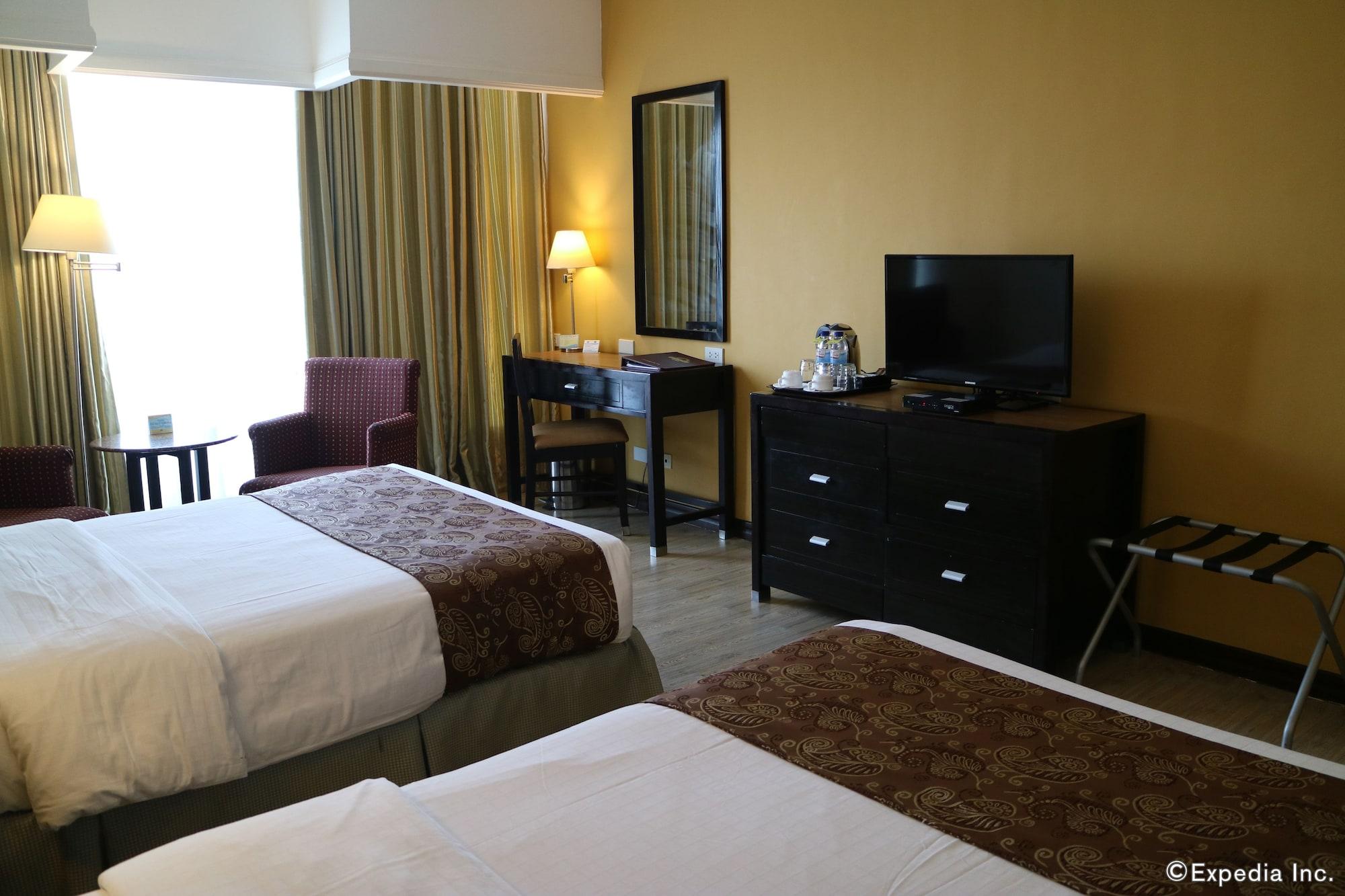 Days Hotel By Wyndham Iloilo Dış mekan fotoğraf