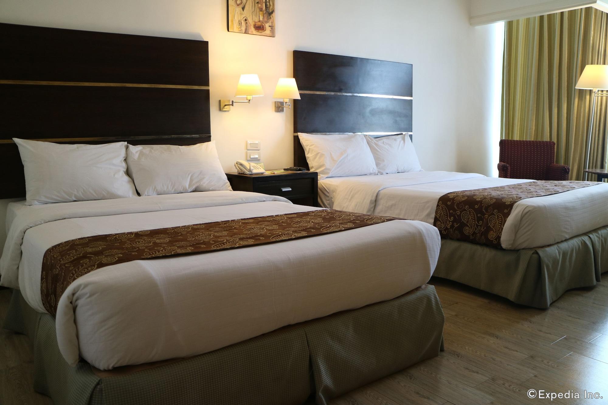 Days Hotel By Wyndham Iloilo Dış mekan fotoğraf
