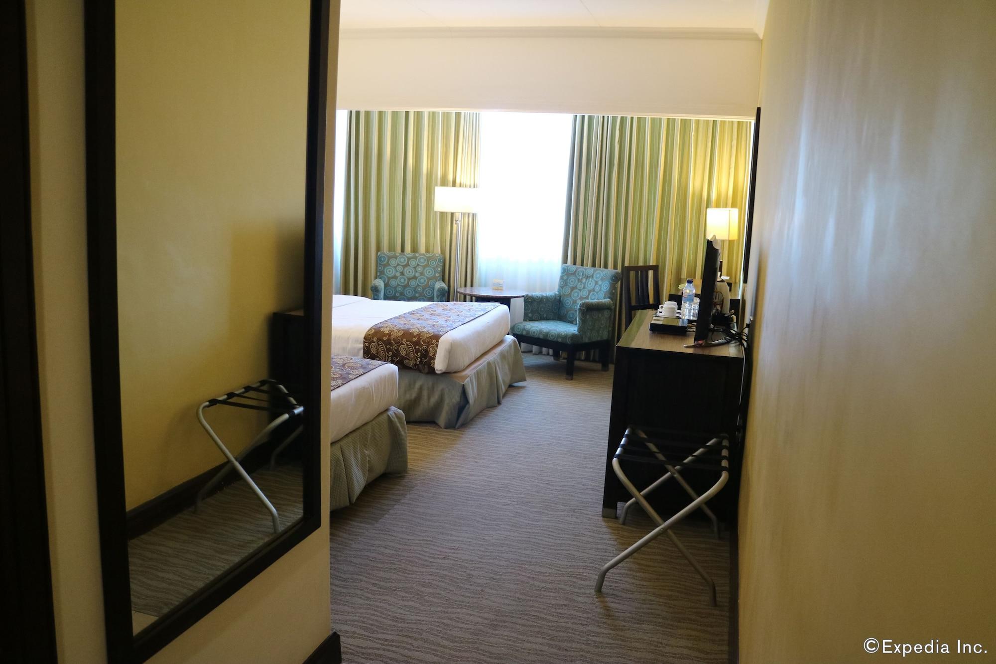 Days Hotel By Wyndham Iloilo Dış mekan fotoğraf