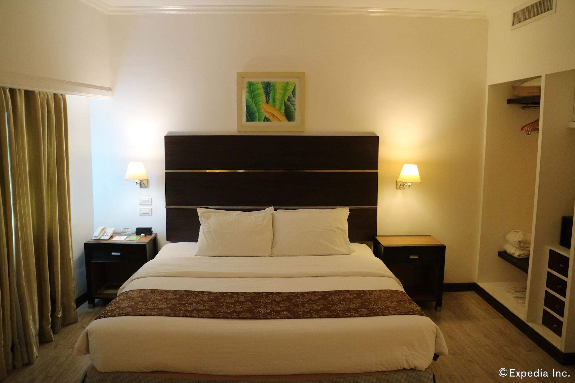 Days Hotel By Wyndham Iloilo Dış mekan fotoğraf