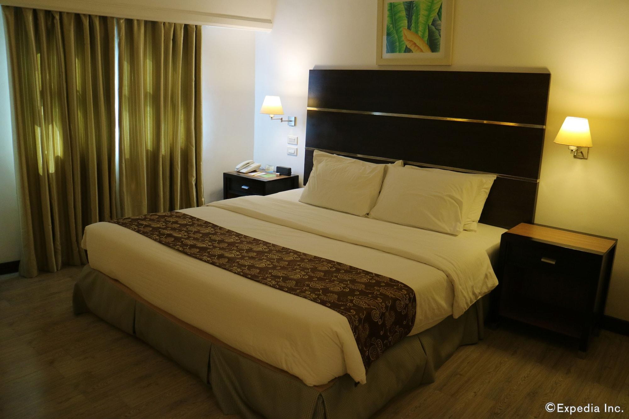 Days Hotel By Wyndham Iloilo Dış mekan fotoğraf