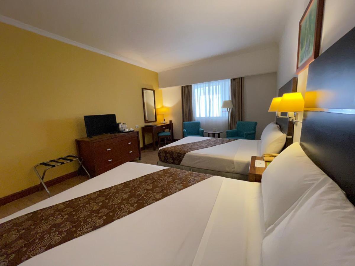 Days Hotel By Wyndham Iloilo Dış mekan fotoğraf